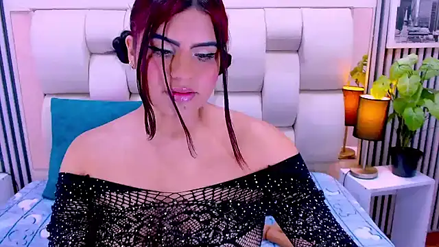 Snapshot of sarah_cream chatting on 05/22/26, 01:35 sarah cream online show from 05/22/26, 01:35