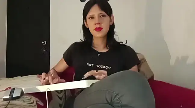 Snapshot of lucydreamm chatting on 12/17/24, 02:55 lucydreamm online show from 12/17/24, 02:55