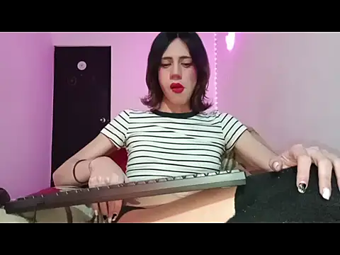 Snapshot of lucydreamm chatting on 09/21/25, 01:29 lucydreamm online show from 09/21/25, 01:29