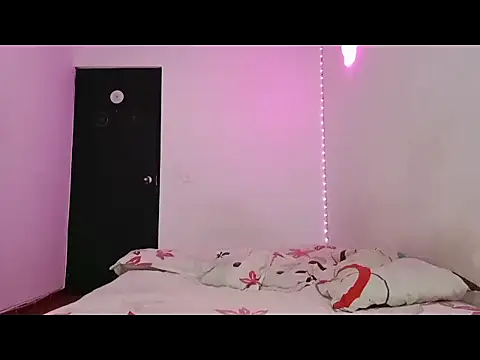 Snapshot of lucydreamm chatting on 10/01/25, 01:11 lucydreamm online show from 10/01/25, 01:11