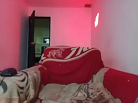 Snapshot of lucydreamm chatting on 10/19/25, 12:55 lucydreamm online show from 10/19/25, 12:55