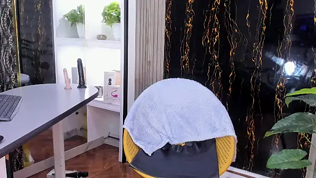 Snapshot of MissEscarleth chatting on 01/31/25, 05:30 MissEscarleth online show from 01/31/25, 05:30