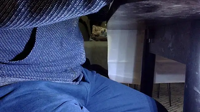 Snapshot of by-panic chatting on 09/29/25, 09:08 by-panic online show from 09/29/25, 09:08