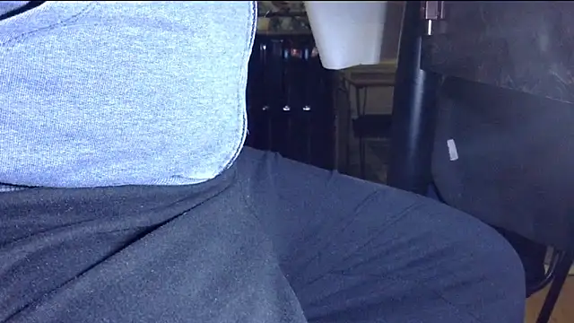 Snapshot of by-panic chatting on 12/22/25, 10:18 by-panic online show from 12/22/25, 10:18