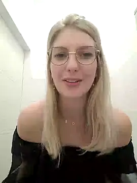 Snapshot of Amitiel_Angel chatting on 01/04/25, 08:16 Amitiel Angel online show from 01/04/25, 08:16