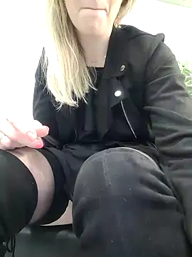 Snapshot of Amitiel_Angel chatting on 01/12/25, 04:08 Amitiel Angel online show from 01/12/25, 04:08