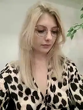 Snapshot of Amitiel_Angel chatting on 01/17/25, 05:51 Amitiel Angel online show from 01/17/25, 05:51