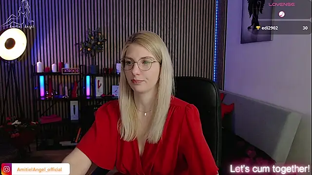 Snapshot of Amitiel_Angel chatting on 03/21/25, 08:18 Amitiel Angel online show from 03/21/25, 08:18