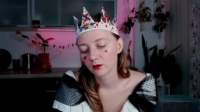 Elly Helly online show from 10/31/25, 08:21