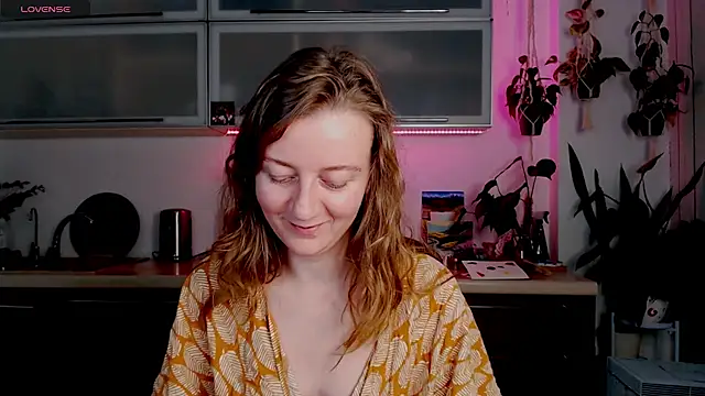 Elly Helly online show from 12/14/25, 08:46