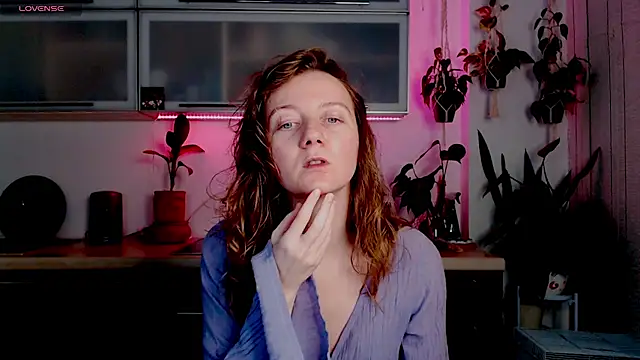 Elly Helly online show from 12/16/25, 08:14