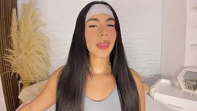 IsabelleFoxx  online show from 12/17/25, 10:05