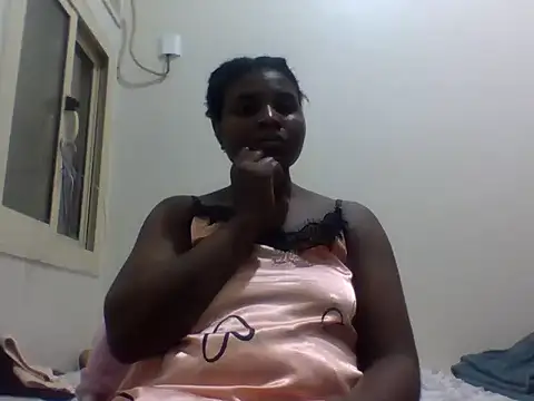 Snapshot of queenzuena chatting on 04/29/26, 09:43 queenzuena online show from 04/29/26, 09:43