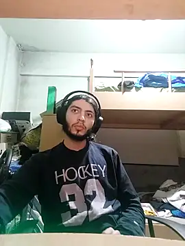 Snapshot of kleineid77 chatting on 02/08/25, 04:04 kleineid77 online show from 02/08/25, 04:04