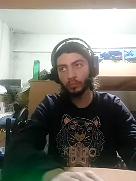 Snapshot of kleineid77 chatting on 02/15/25, 03:39 kleineid77 online show from 02/15/25, 03:39