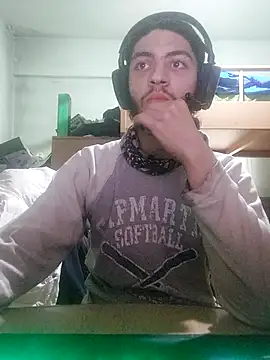 Snapshot of kleineid77 chatting on 02/22/25, 02:08 kleineid77 online show from 02/22/25, 02:08