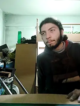 Snapshot of kleineid77 chatting on 03/01/25, 01:40 kleineid77 online show from 03/01/25, 01:40