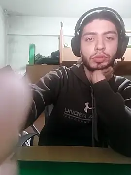 Snapshot of kleineid77 chatting on 03/08/25, 04:39 kleineid77 online show from 03/08/25, 04:39