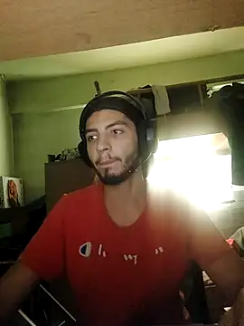 Snapshot of kleineid77 chatting on 10/26/25, 01:28 kleineid77 online show from 10/26/25, 01:28