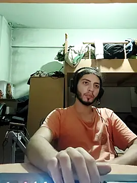 Snapshot of kleineid77 chatting on 10/28/25, 10:01 kleineid77 online show from 10/28/25, 10:01