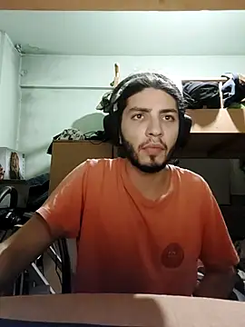 Snapshot of kleineid77 chatting on 10/29/25, 10:00 kleineid77 online show from 10/29/25, 10:00