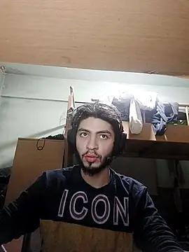 Snapshot of kleineid77 chatting on 12/13/25, 09:53 kleineid77 online show from 12/13/25, 09:53