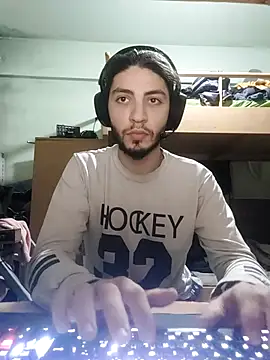 Snapshot of kleineid77 chatting on 01/07/26, 04:42 kleineid77 online show from 01/07/26, 04:42