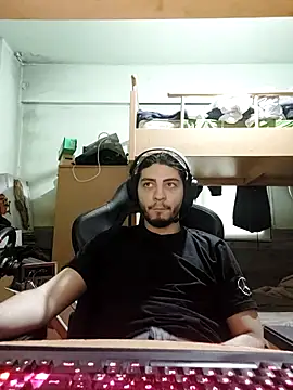 Snapshot of kleineid77 chatting on 03/14/26, 03:28 kleineid77 online show from 03/14/26, 03:28