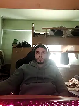 Snapshot of kleineid77 chatting on 03/22/26, 02:31 kleineid77 online show from 03/22/26, 02:31