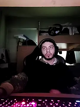 Snapshot of kleineid77 chatting on 04/01/26, 03:20 kleineid77 online show from 04/01/26, 03:20