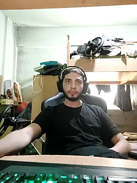 Snapshot of kleineid77 chatting on 06/18/26, 02:54 kleineid77 online show from 06/18/26, 02:54
