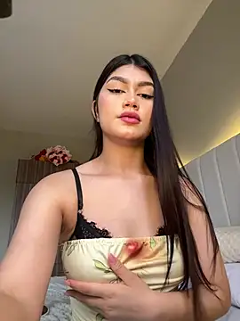 Snapshot of EmmaMartiinez chatting on 04/30/26, 08:37 EmmaMartiinez online show from 04/30/26, 08:37