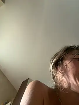 Snapshot of casalinga88 chatting on 06/17/26, 05:54 casalinga88 online show from 06/17/26, 05:54