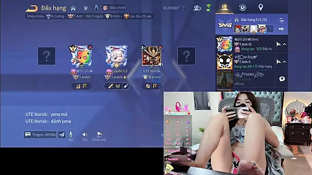 Snapshot of Berrysweet_68 chatting on 10/15/25, 06:24 Berrysweet 68 online show from 10/15/25, 06:24