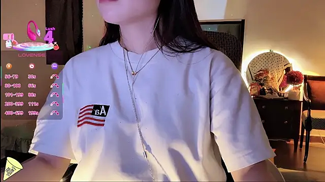 Snapshot of Berrysweet_68 chatting on 10/19/25, 04:18 Berrysweet 68 online show from 10/19/25, 04:18