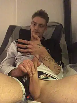 Snapshot of Simboxxx040 chatting on 01/01/25, 11:18 Simboxxx040 online show from 01/01/25, 11:18