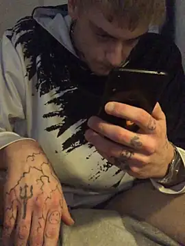 Snapshot of Simboxxx040 chatting on 01/13/25, 10:58 Simboxxx040 online show from 01/13/25, 10:58