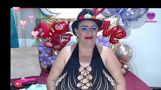 Snapshot of BBW_salome chatting on 02/21/25, 08:27 BBW salome online show from 02/21/25, 08:27