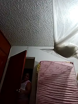 Snapshot of BBW_salome chatting on 03/22/25, 10:04 BBW salome online show from 03/22/25, 10:04