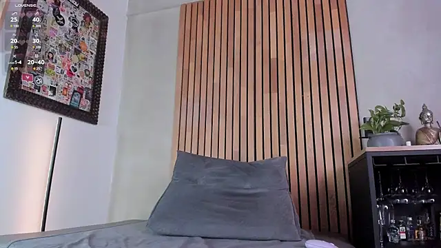 Snapshot of honeyhot69__ chatting on 04/13/26, 11:48 honeyhot69 online show from 04/13/26, 11:48