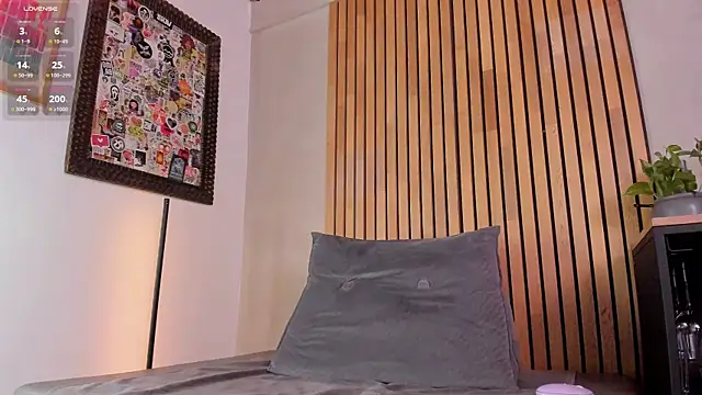 Snapshot of honeyhot69__ chatting on 04/15/26, 11:50 honeyhot69 online show from 04/15/26, 11:50