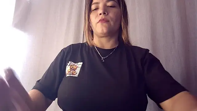 Snapshot of tara_rios chatting on 04/04/26, 03:53 tara rios online show from 04/04/26, 03:53