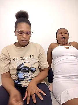 Snapshot of Curvy_sluty chatting on 09/09/25, 09:25 Curvy sluty online show from 09/09/25, 09:25