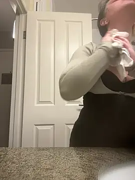 Snapshot of tatted-bitty chatting on 02/26/26, 12:15 tatted-bitty online show from 02/26/26, 12:15