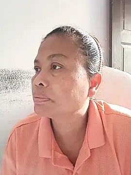 Snapshot of Fon_Bigboobs chatting on 11/26/25, 09:32 Fon Bigboobs online show from 11/26/25, 09:32