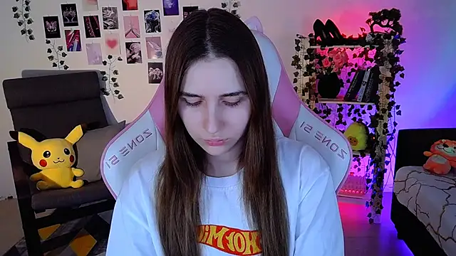 Snapshot of AliceCharmy chatting on 12/04/24, 12:03 AliceCharmy online show from 12/04/24, 12:03