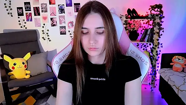 Snapshot of AliceCharmy chatting on 12/10/24, 12:27 AliceCharmy online show from 12/10/24, 12:27