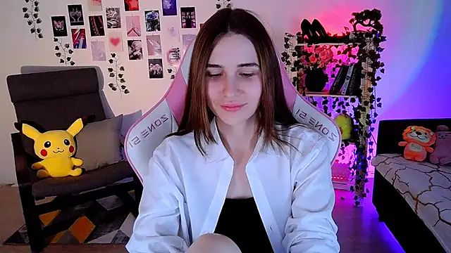 Snapshot of AliceCharmy chatting on 12/10/24, 03:33 AliceCharmy online show from 12/10/24, 03:33