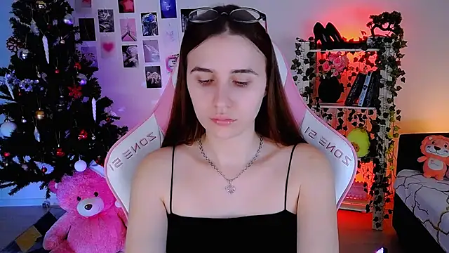 Snapshot of AliceCharmy chatting on 12/13/24, 12:17 AliceCharmy online show from 12/13/24, 12:17