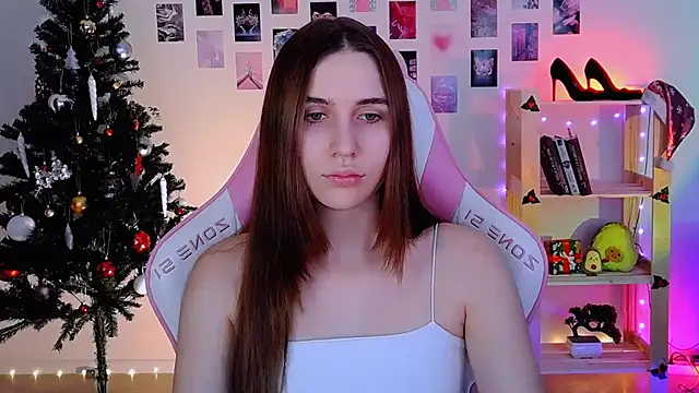 Snapshot of AliceCharmy chatting on 12/16/24, 01:32 AliceCharmy online show from 12/16/24, 01:32